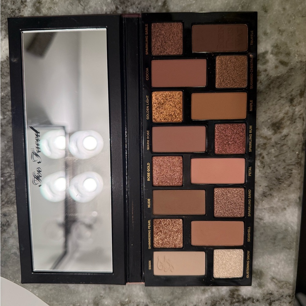 Too Faced Born This Way- The Natural Nudes Eyeshadow Palette